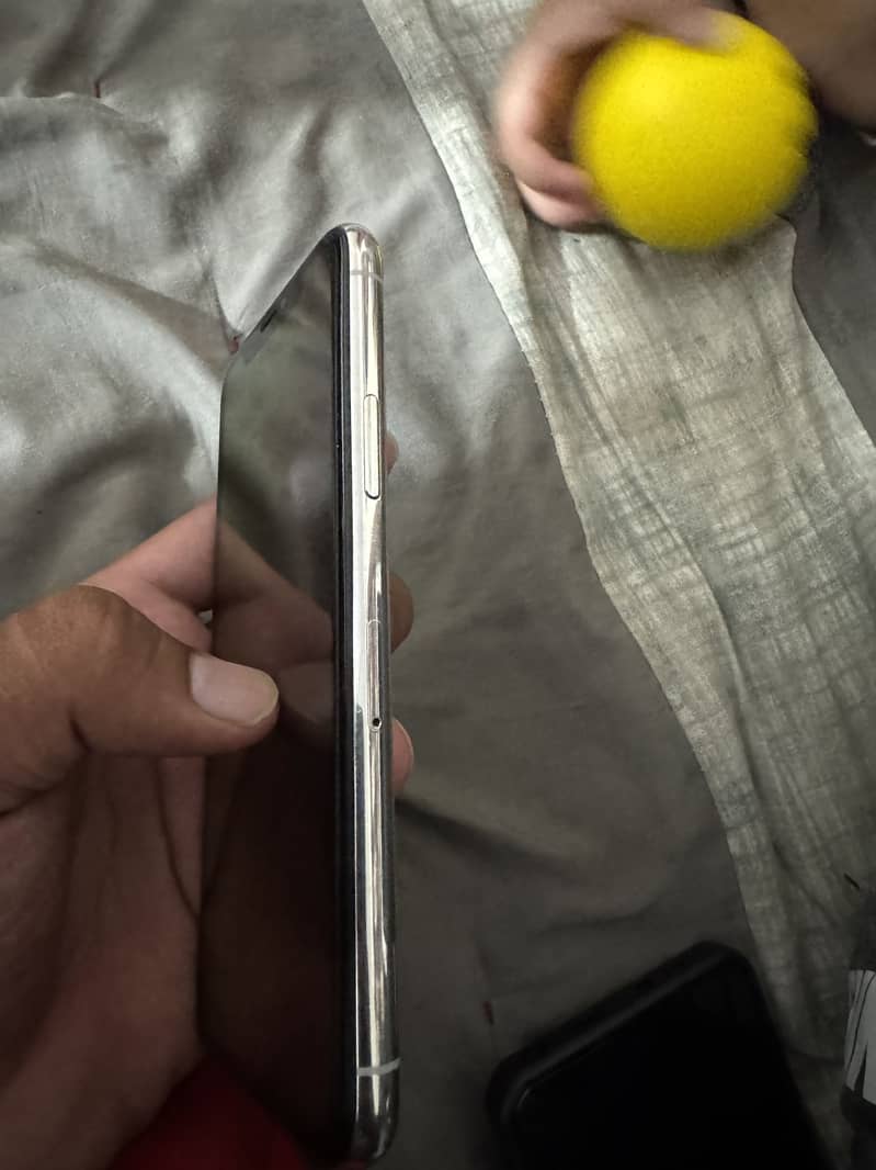 Apple iPhone 11 Pro 1