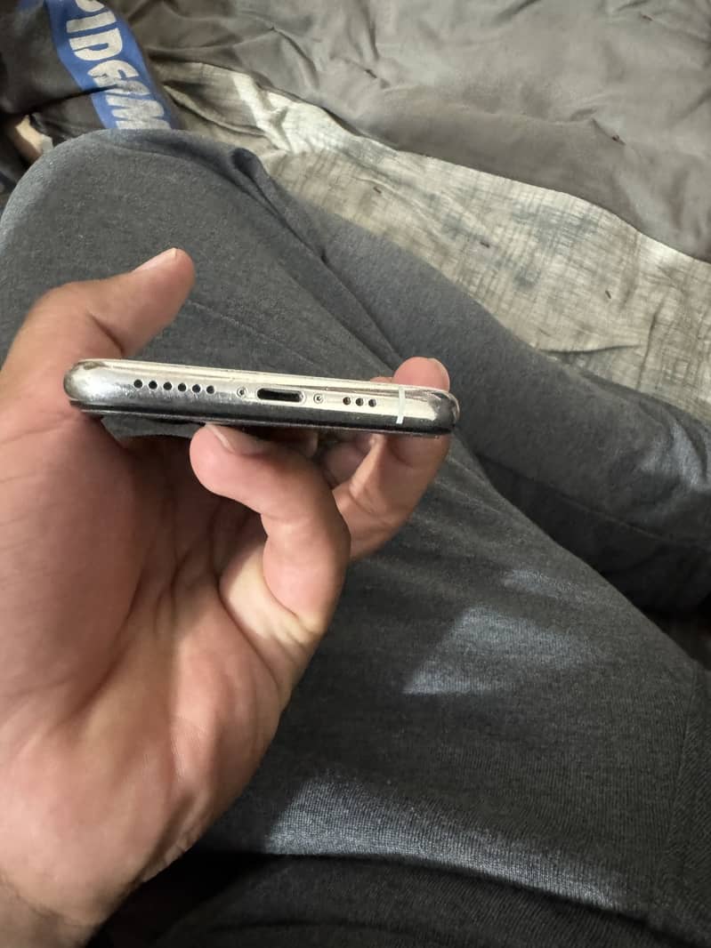 Apple iPhone 11 Pro 2