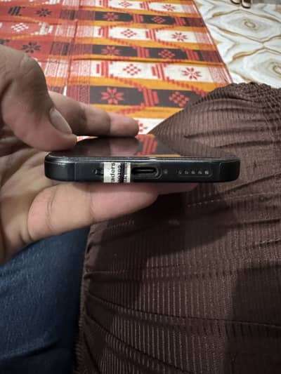 Apple iPhone 16