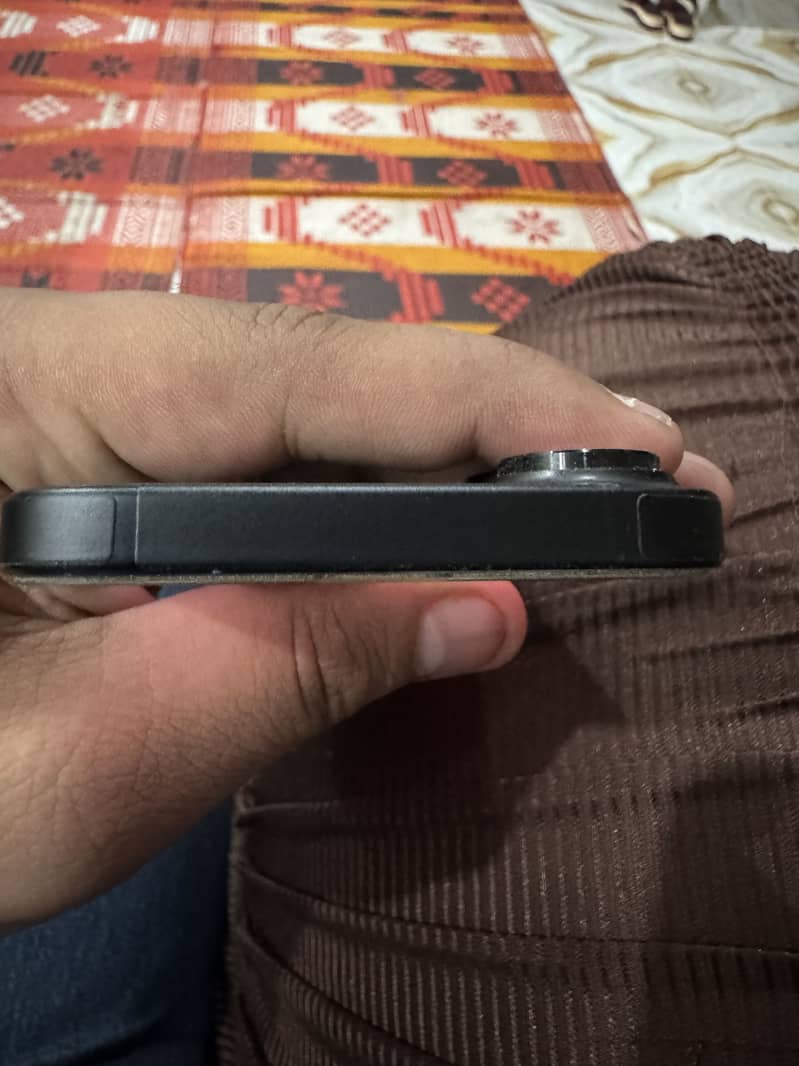Apple iPhone 16 1