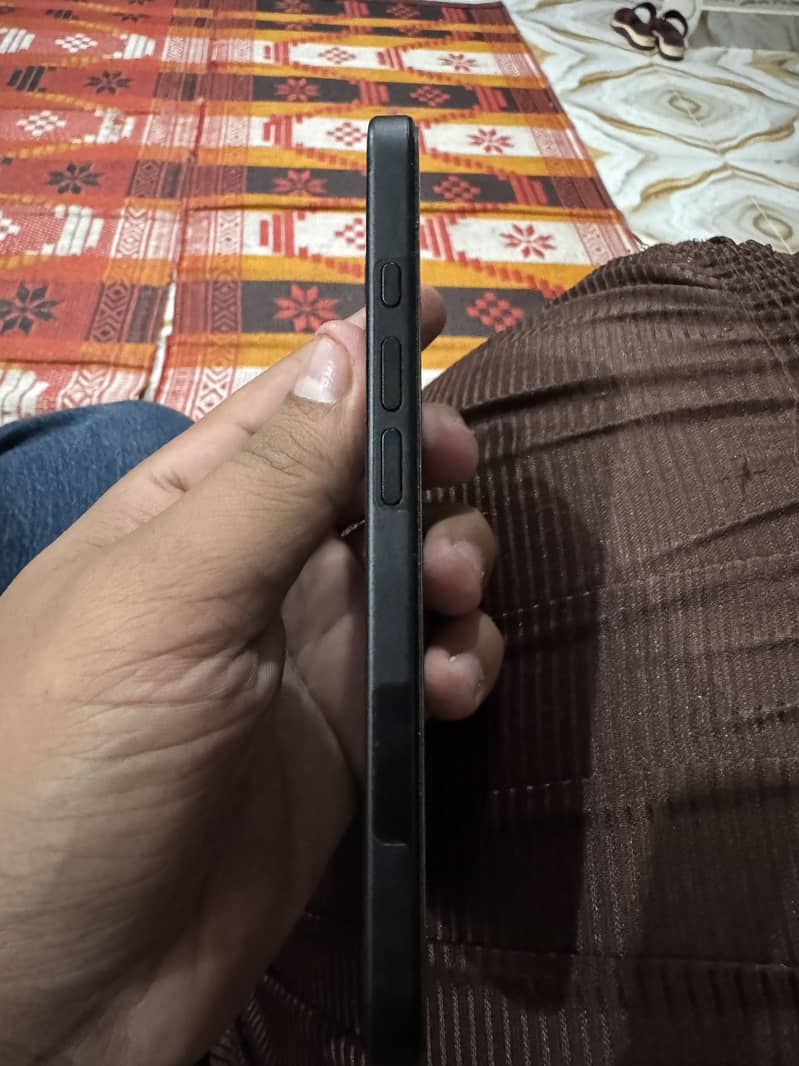 Apple iPhone 16 2