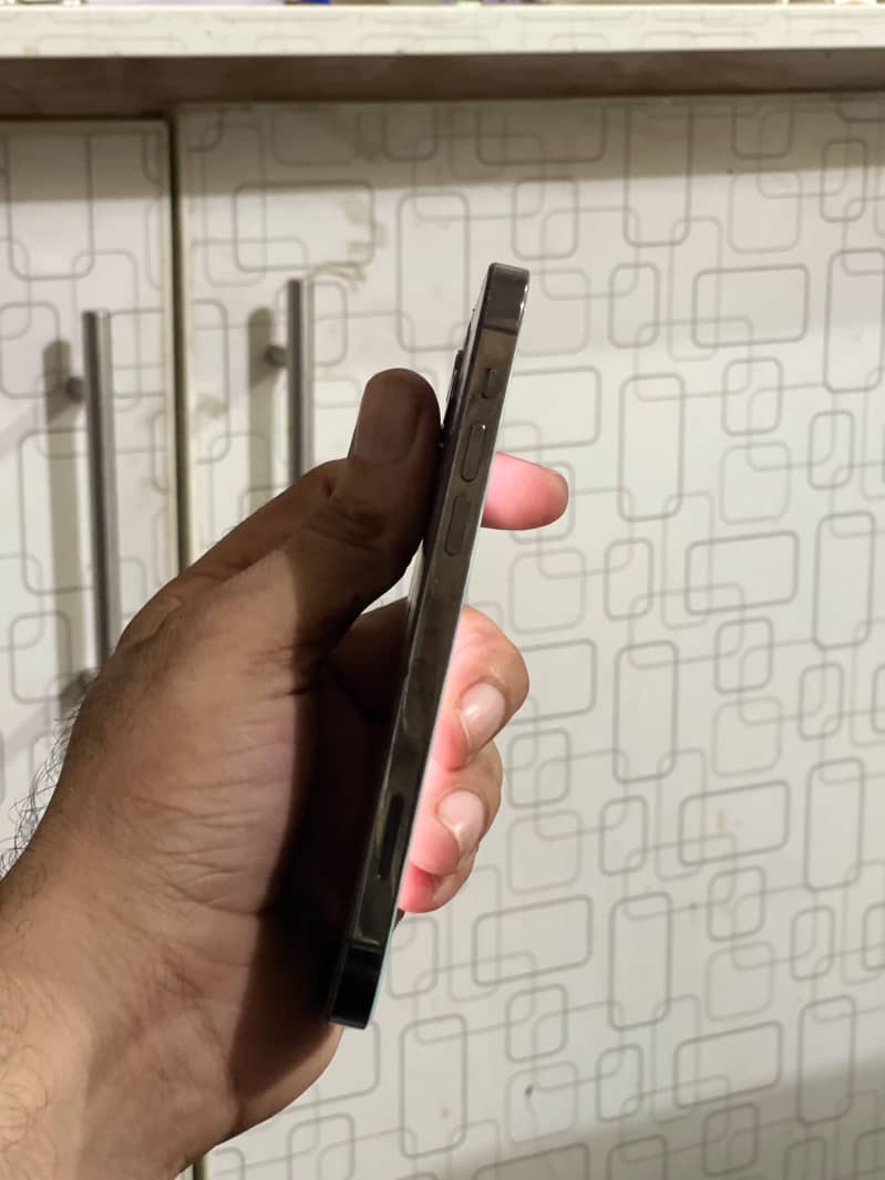 Apple iPhone 12 Pro 2