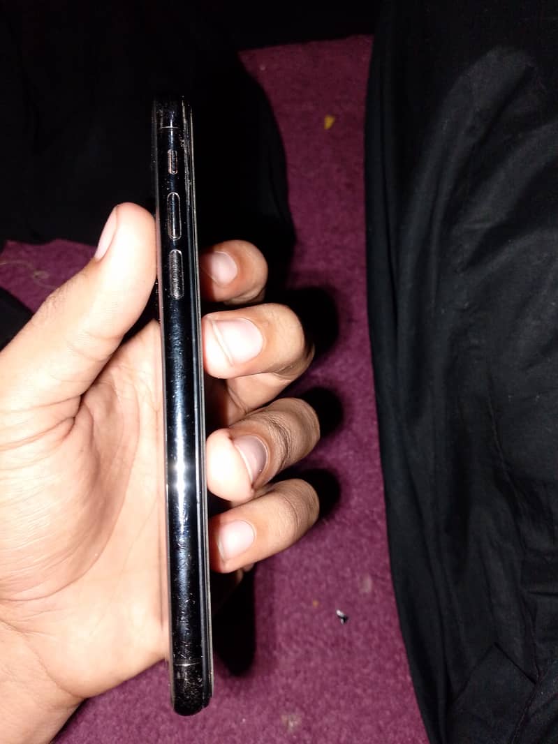 Apple iPhone XS 4