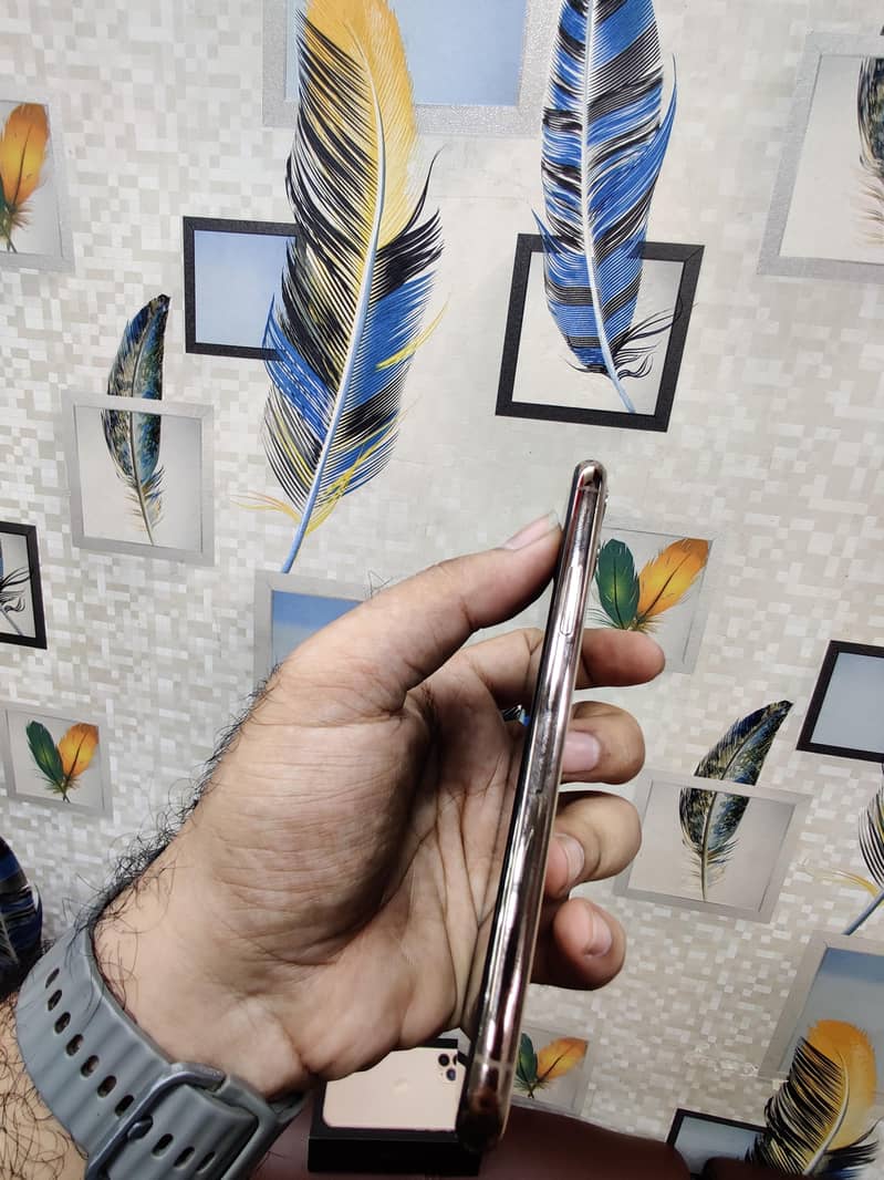 Apple iPhone 11 Pro 3