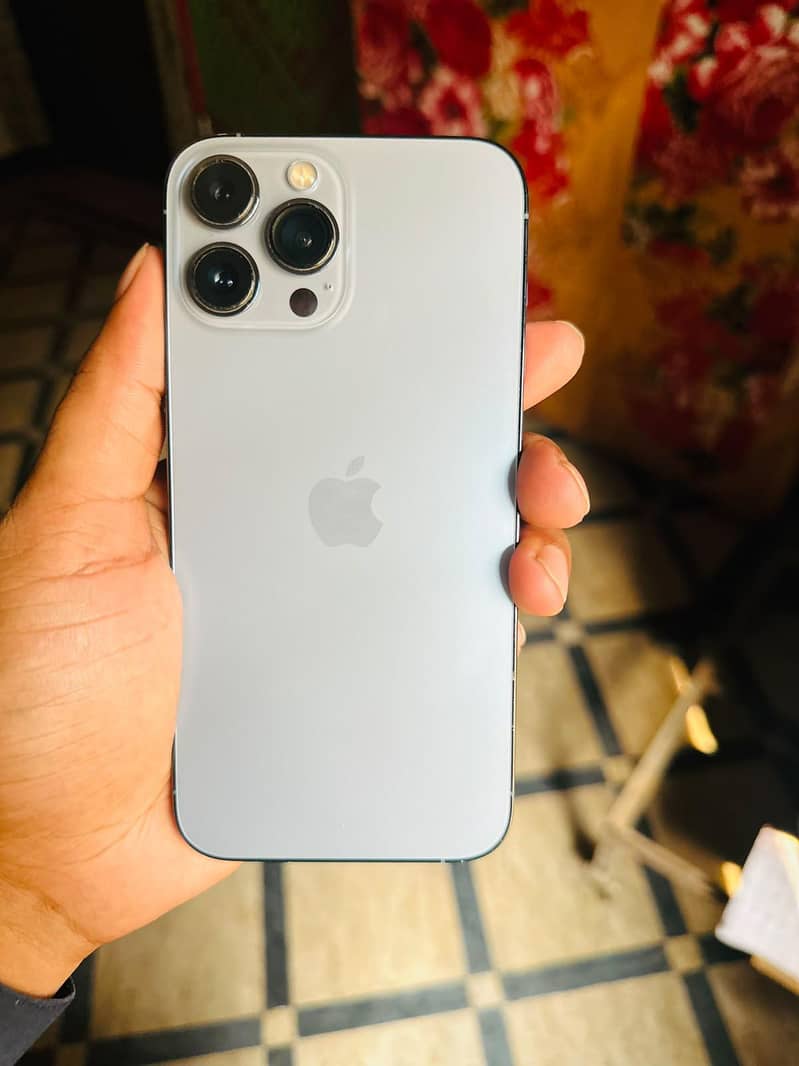 Apple iPhone 13 Pro Max 3