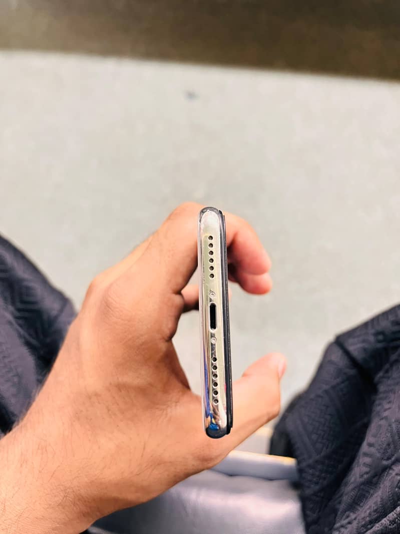 Apple iPhone X 3