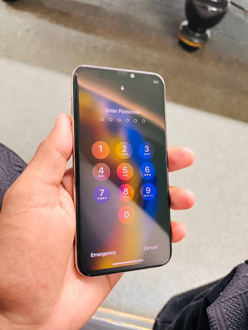 Apple iPhone X 4