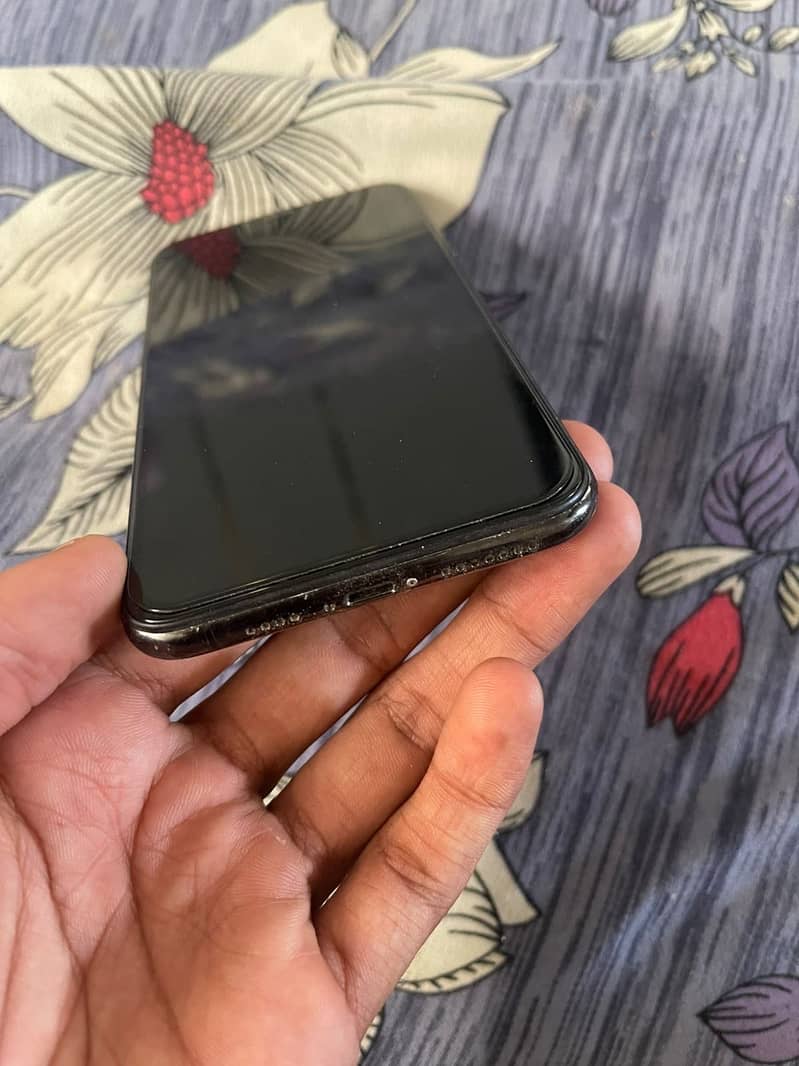 Apple iPhone 11 Pro Max 7