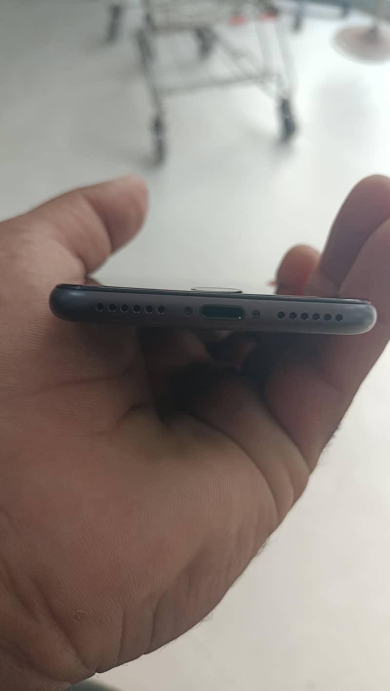 Apple iPhone 8 1