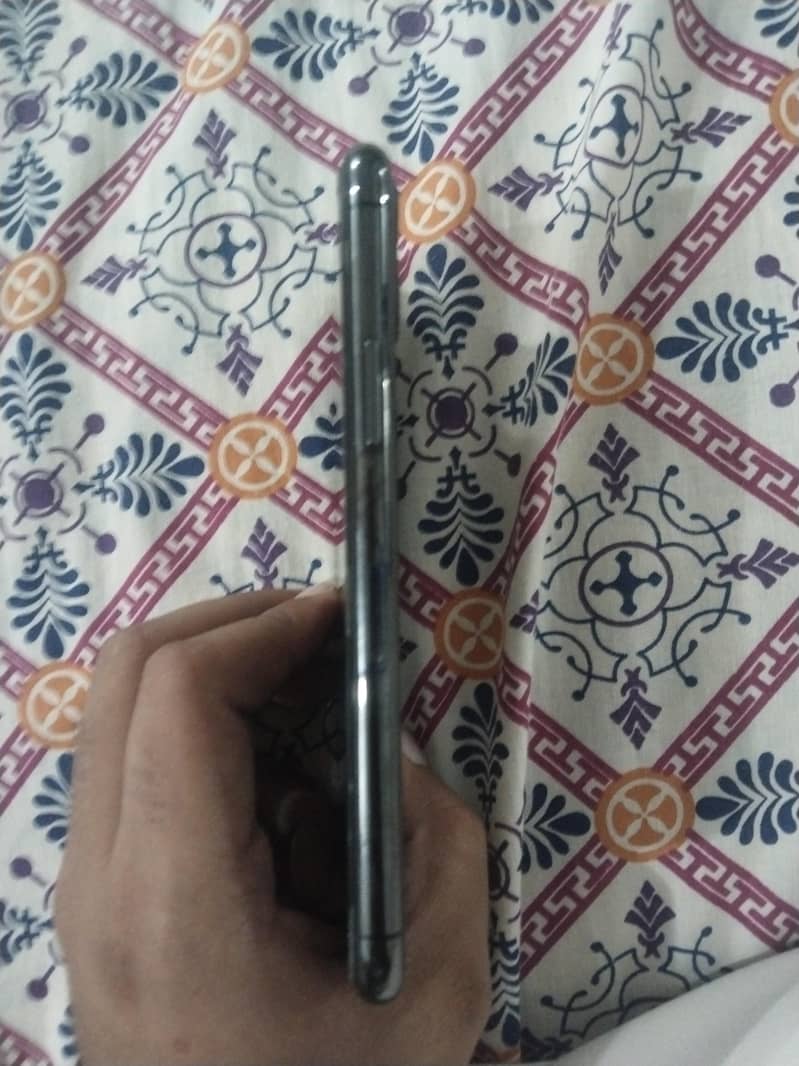 Apple iPhone 11 Pro 1