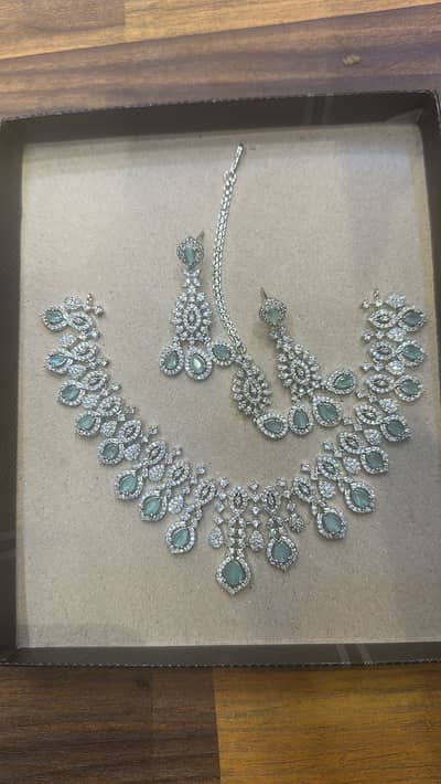 1 carat set zircon stone
