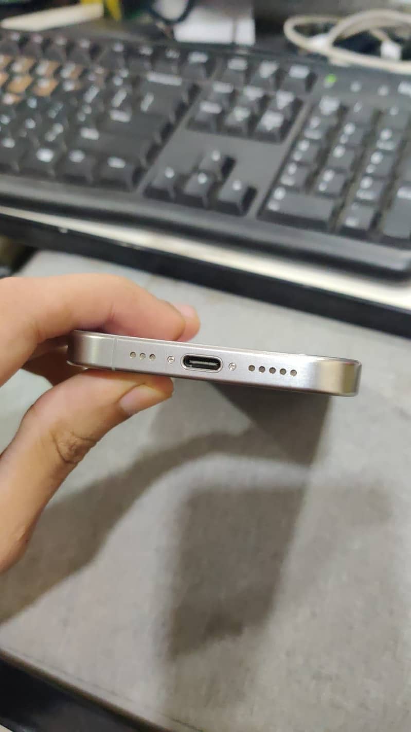 Apple iPhone 15 Pro 2