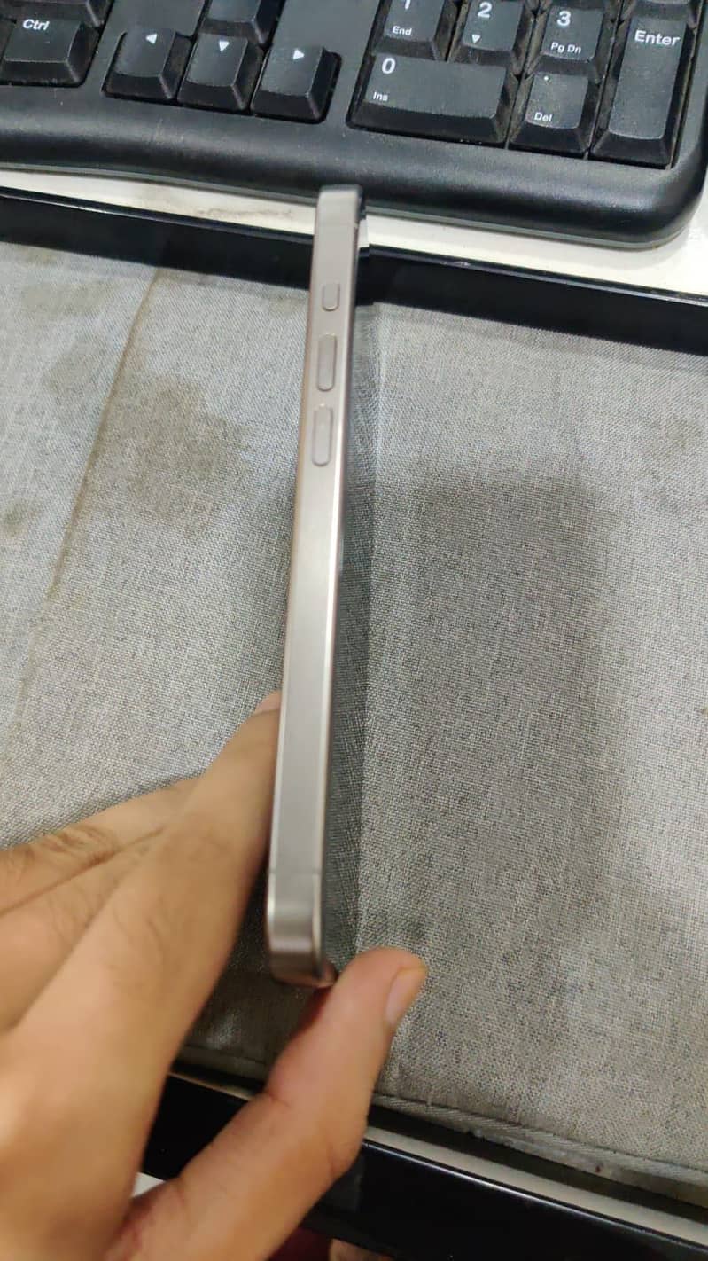 Apple iPhone 15 Pro 4