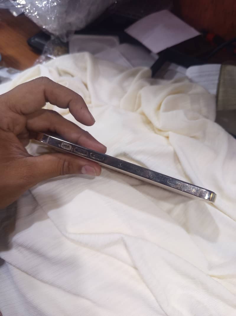 Apple iPhone 12 Pro Max 4
