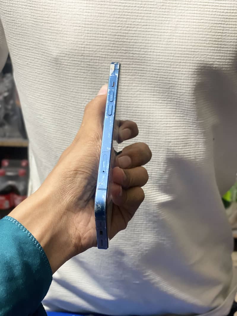 Apple iPhone 13 6