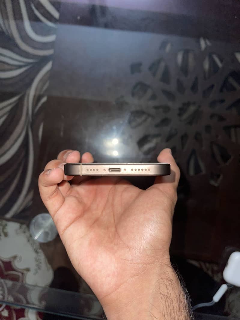 Apple iPhone 16 Pro Max 3