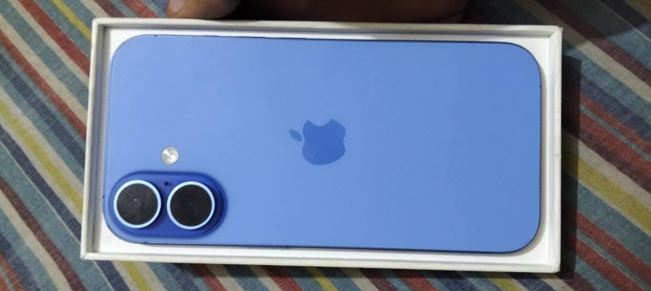 Apple iPhone 16 1