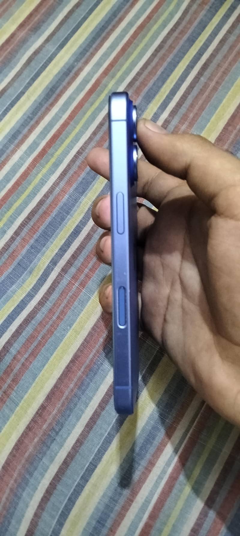 Apple iPhone 16 3