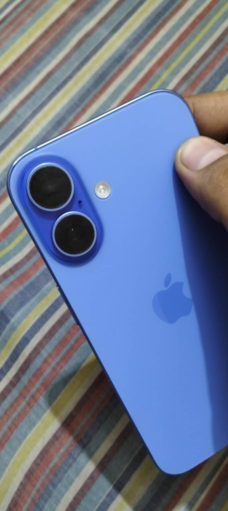 Apple iPhone 16 4