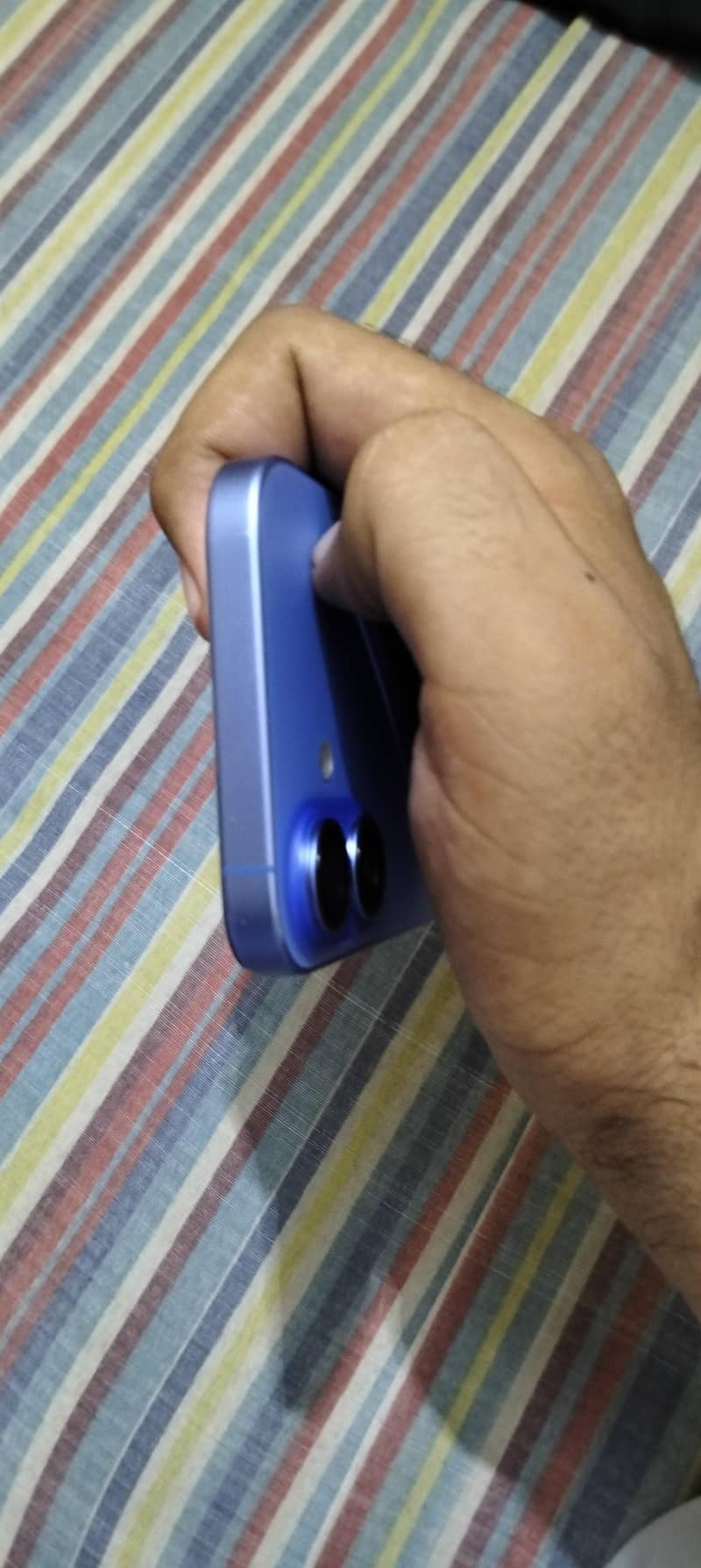 Apple iPhone 16 5