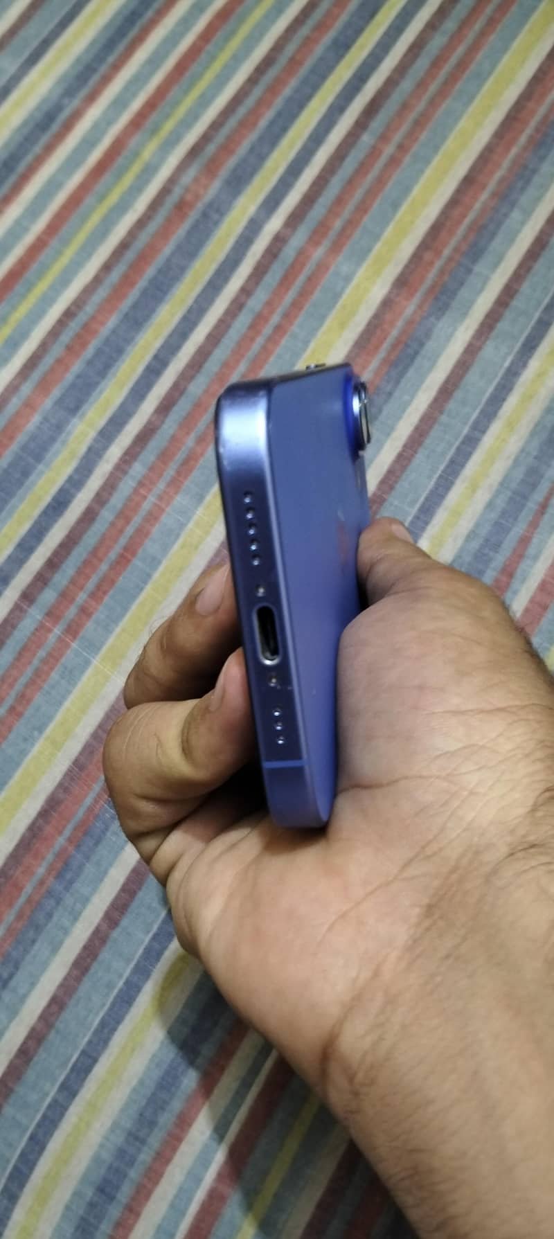 Apple iPhone 16 6