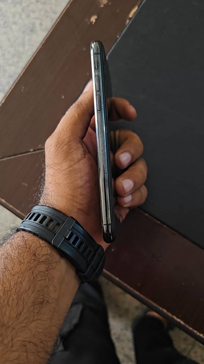 Apple iPhone X 3