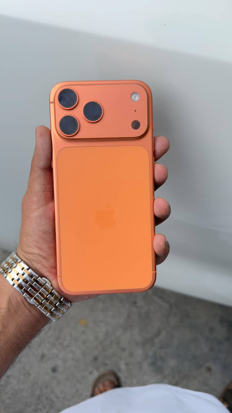 Apple iPhone 17 Pro Max 4