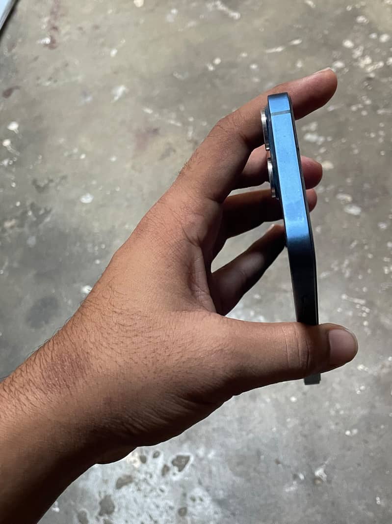 Apple iPhone 13 3
