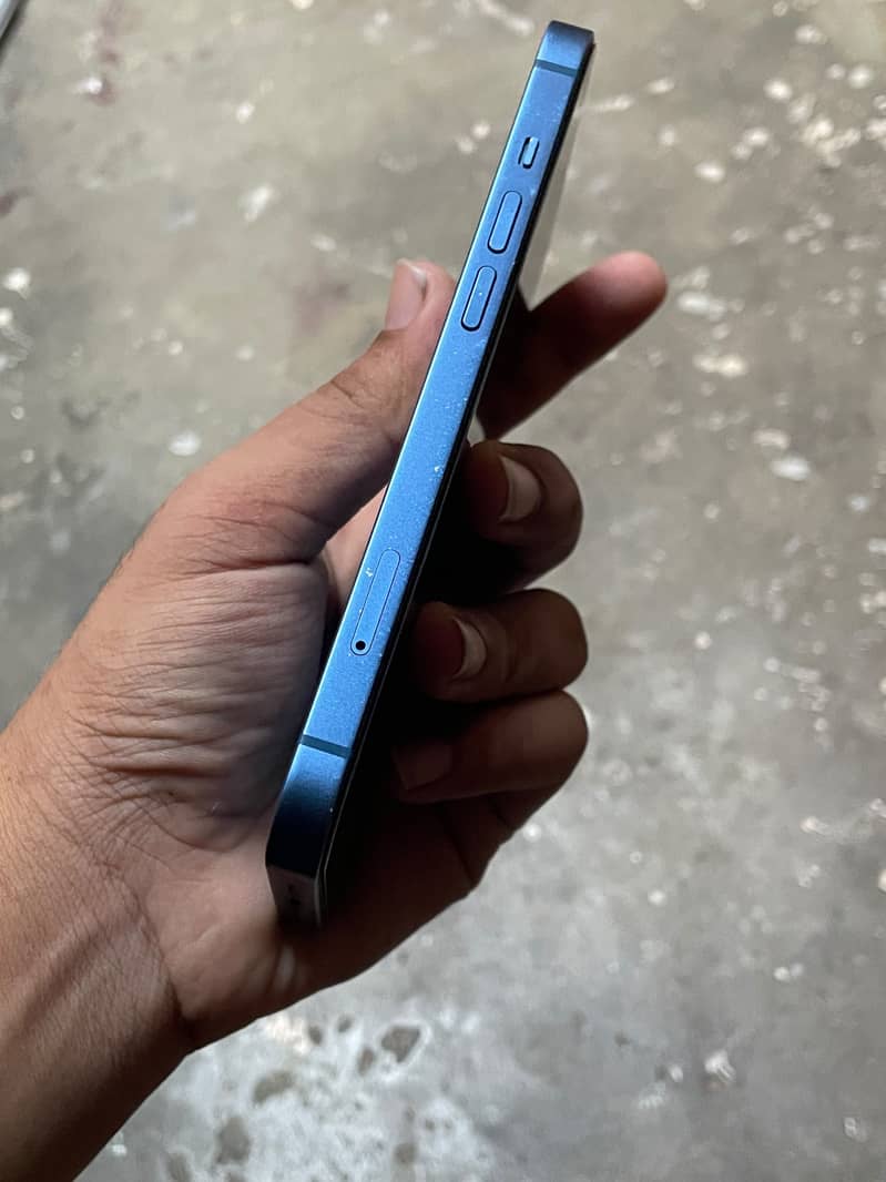 Apple iPhone 13 4