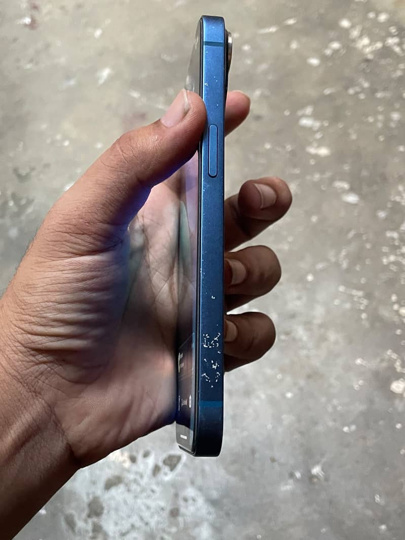 Apple iPhone 13 5
