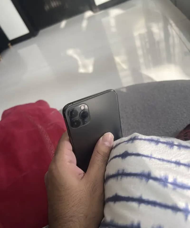 Apple iPhone 11 Pro 2