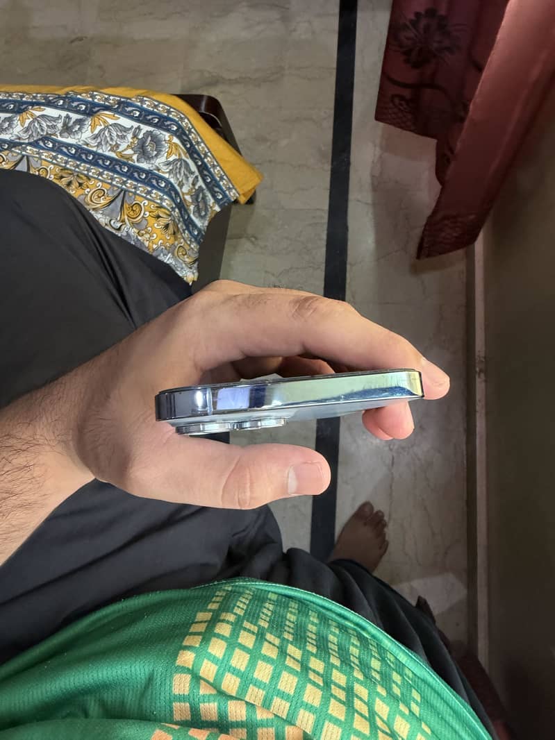 Apple iPhone 13 Pro Max 4