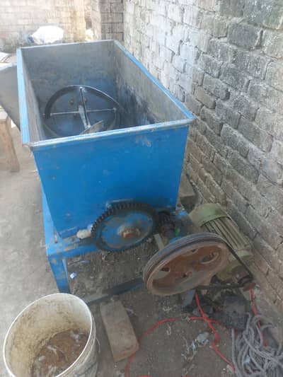 Feed mixer, 100 kg capacity, with 2 horsepower single-phase motor, for