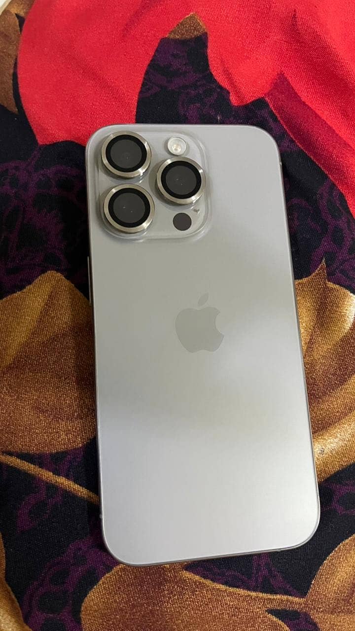 Apple iPhone 15 Pro 4