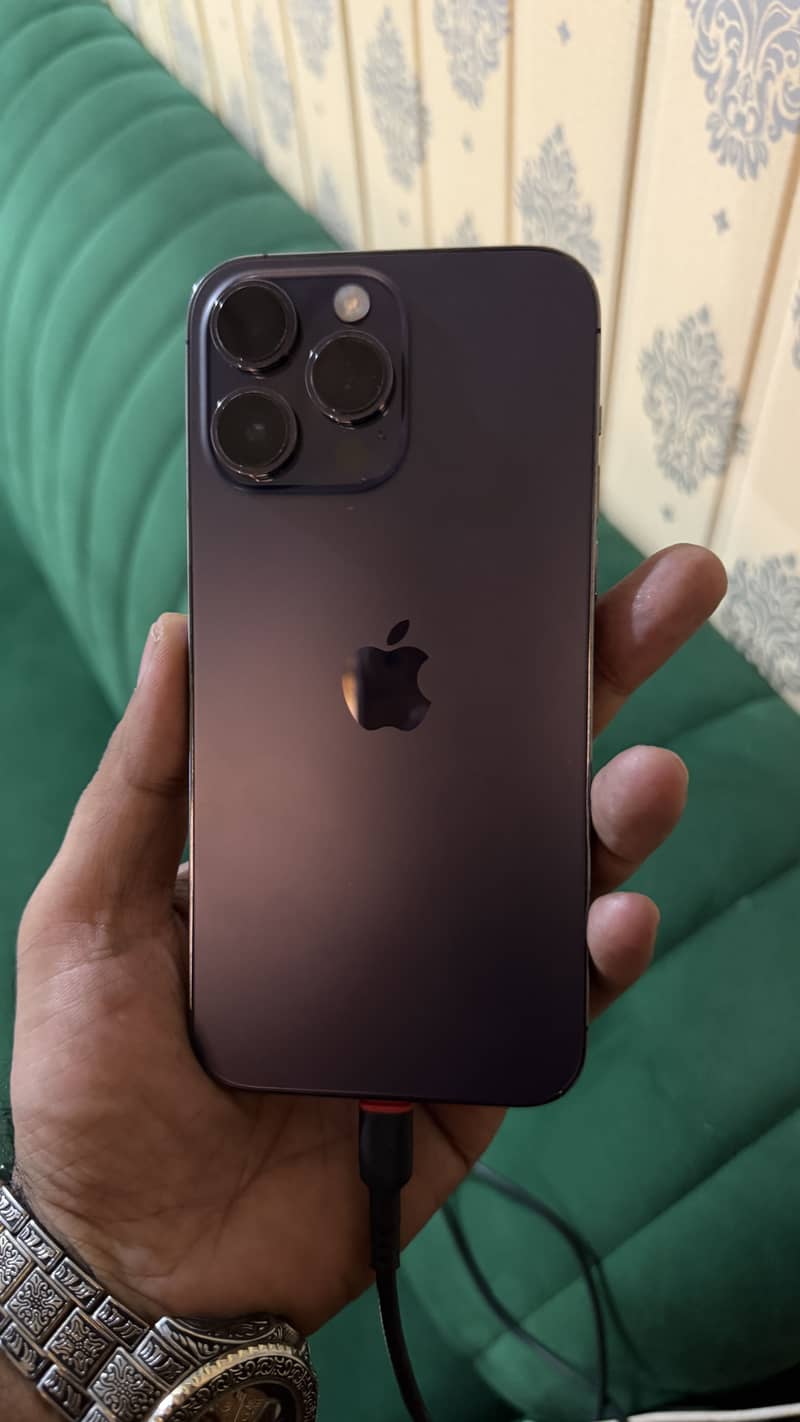 Apple iPhone 14 Pro Max 1
