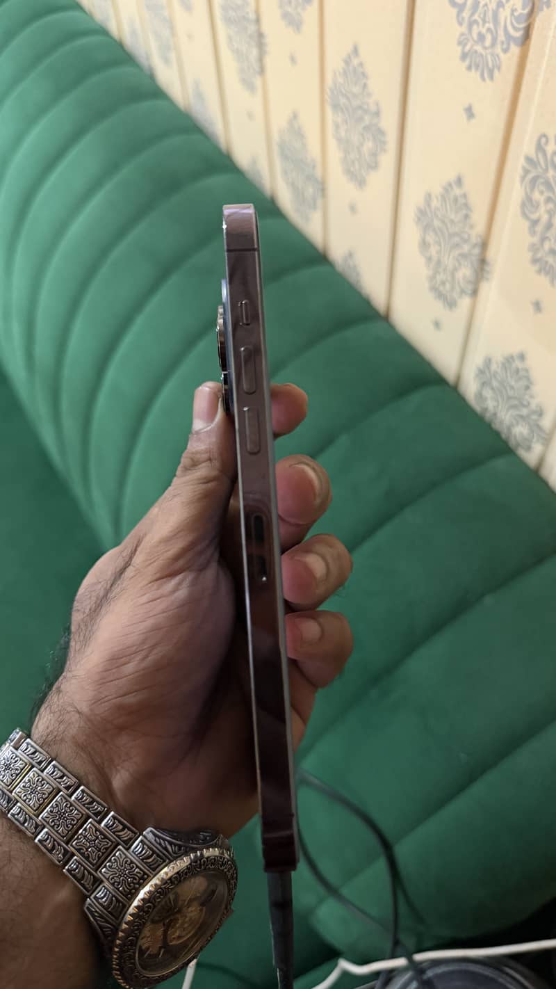 Apple iPhone 14 Pro Max 4