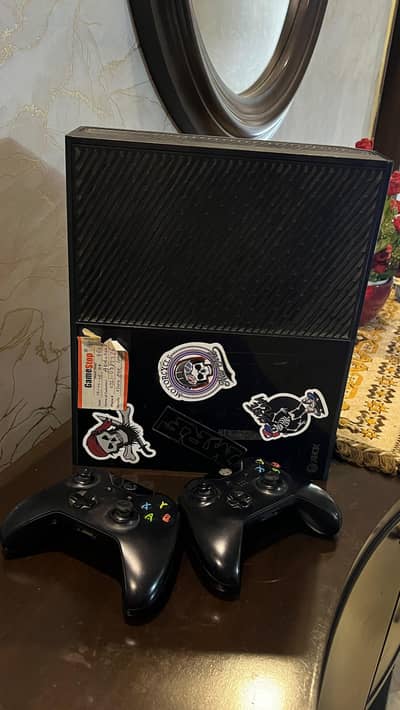 Xbox one fat 1tb with two controllers with games jail break