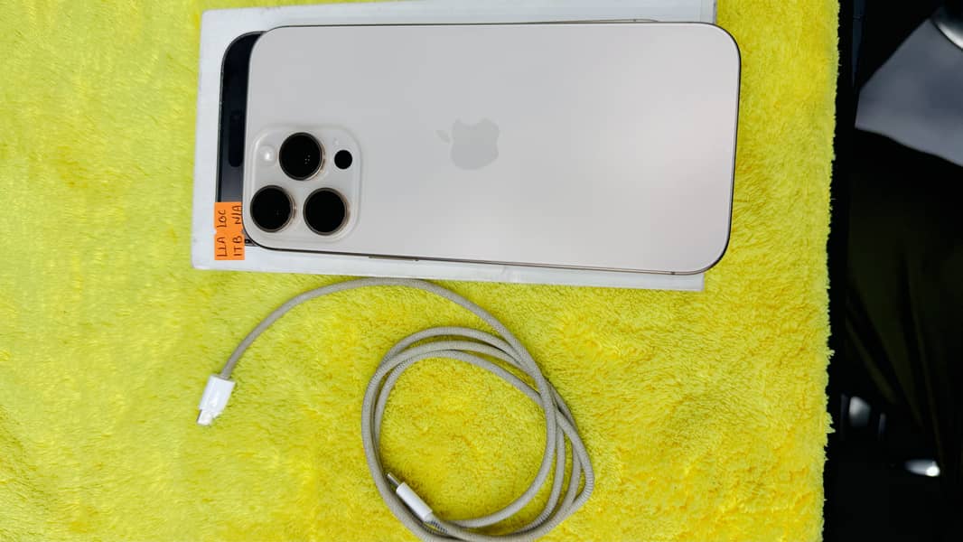 Apple iPhone 16 Pro Max 4