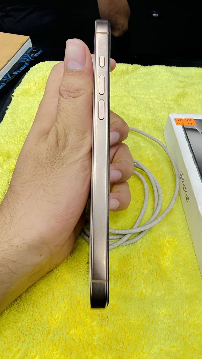 Apple iPhone 16 Pro Max 5