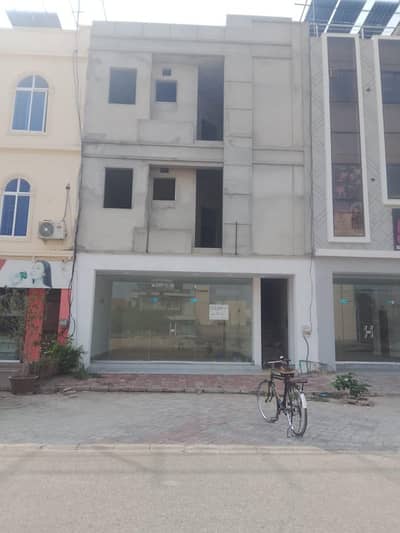 3.5 M Hall  in Royal Orchardl, Multan is for rent.