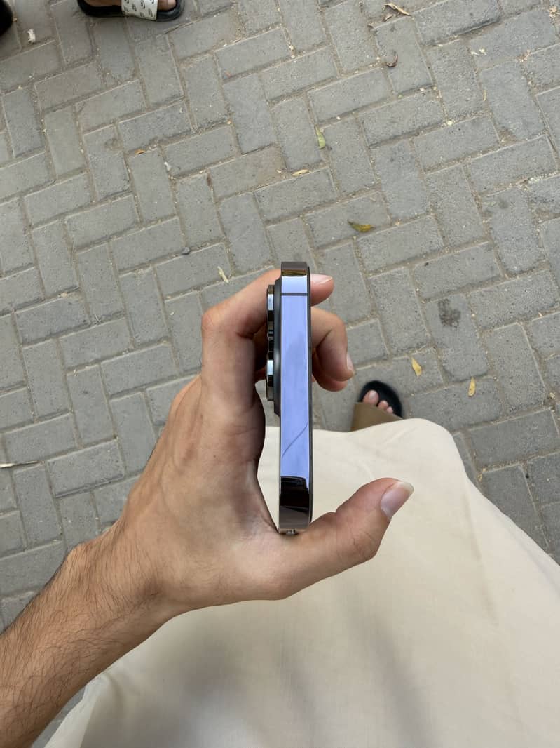 Apple iPhone 14 Pro Max 4