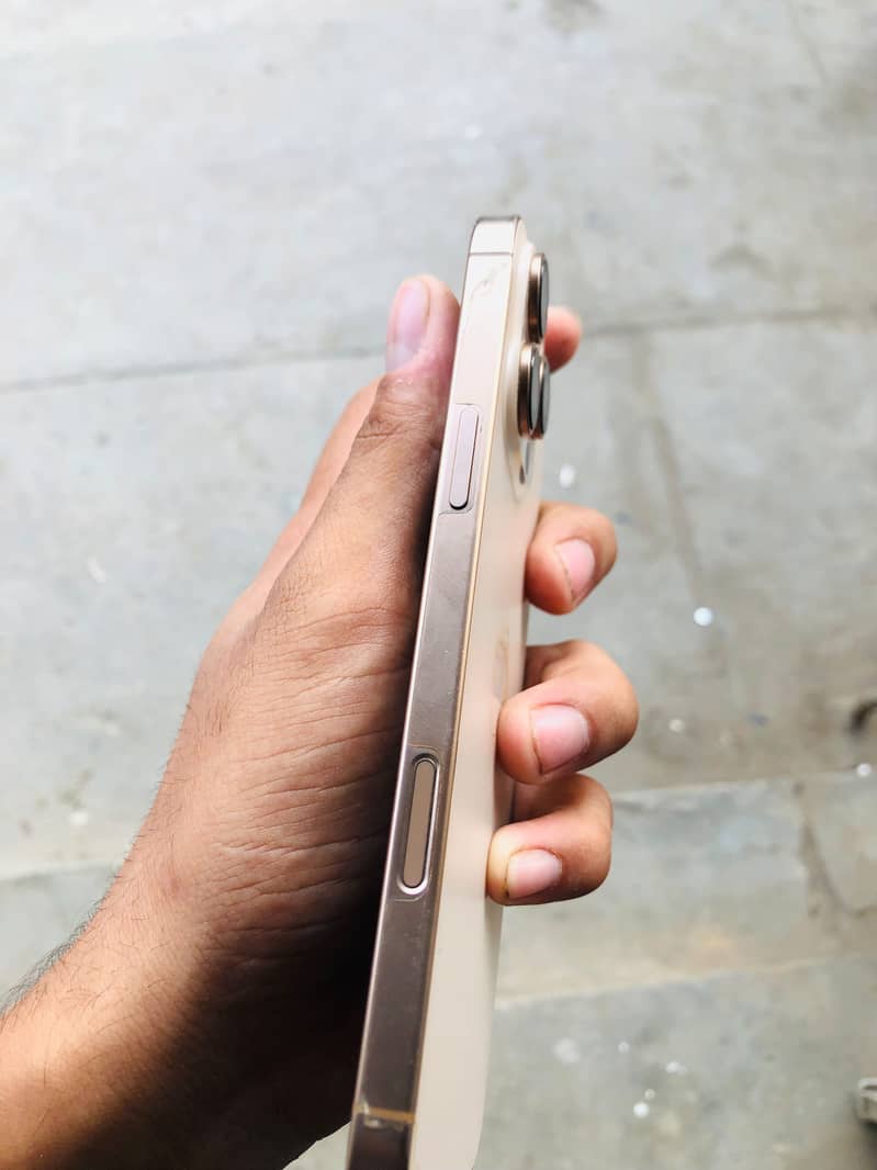 Apple iPhone 16 Pro Max 3