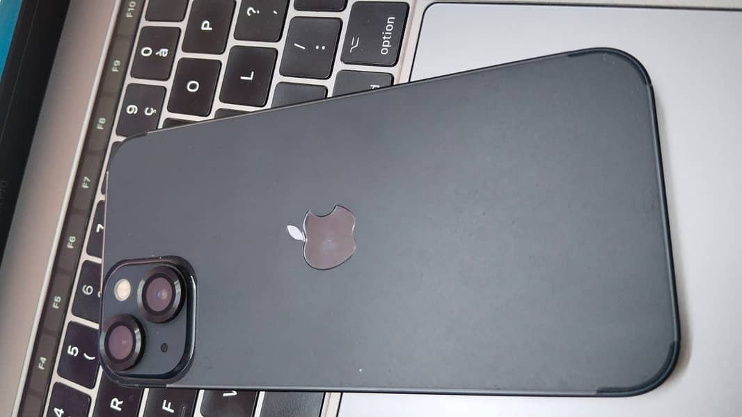 Apple iPhone 13 4