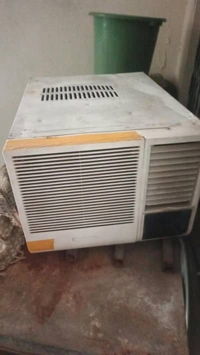 Window AC 0.75 Ton (Pona Ton) - Chilling Cooling / Excellent Condition