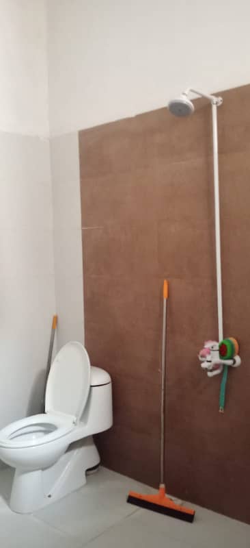 Rent 120 GHz 2bed lounge 2nd floor Alladin park k samne National Cement society