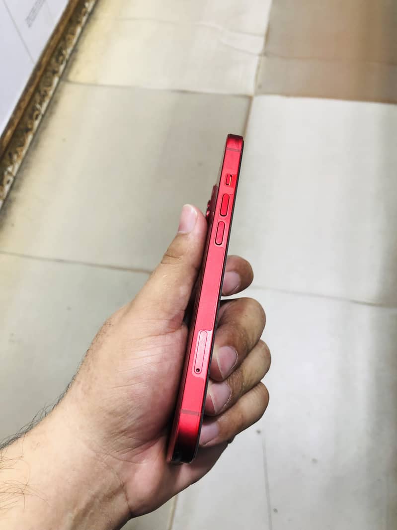 Apple iPhone 13 4
