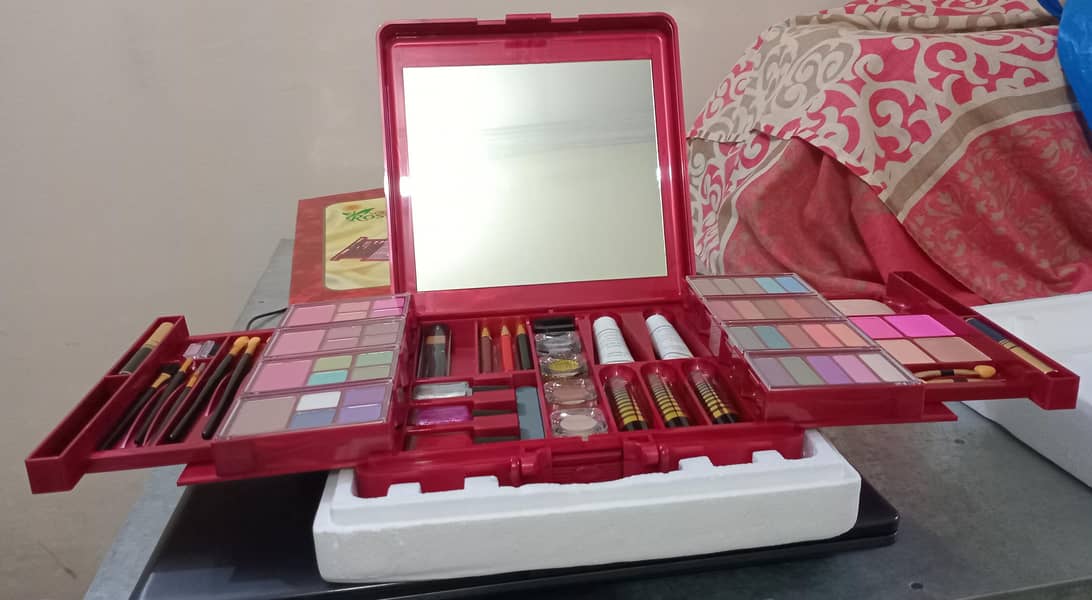 makeup box 2