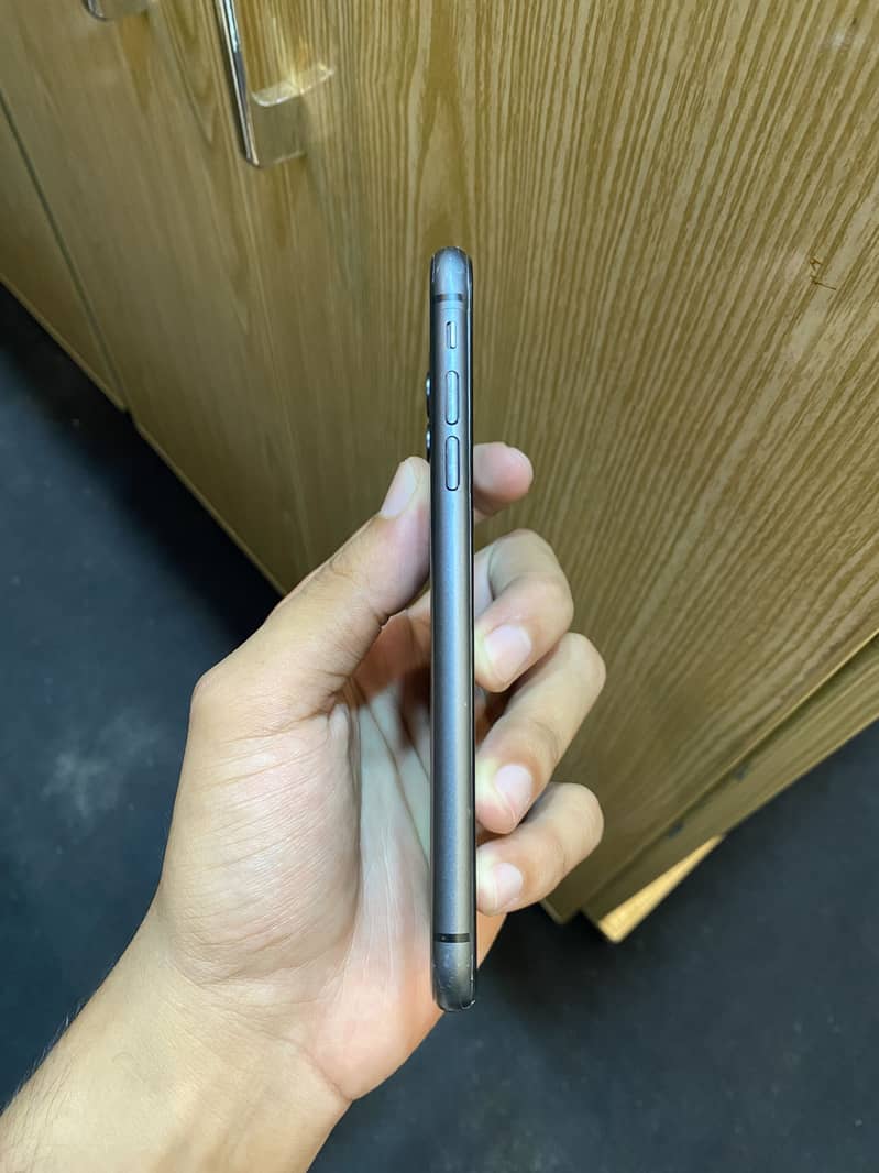 Apple iPhone 11 3
