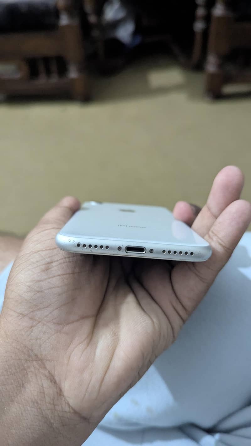 Apple iPhone 8 3