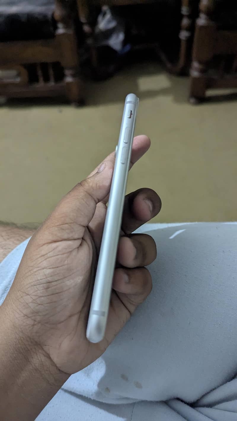 Apple iPhone 8 4